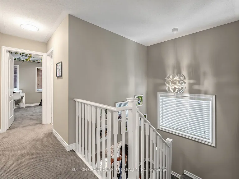 581 Grant Way #UPPER — Photo 17