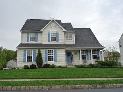 Charming 3 Bedroom Home With Spectacular Layout In Desirable Weatherby