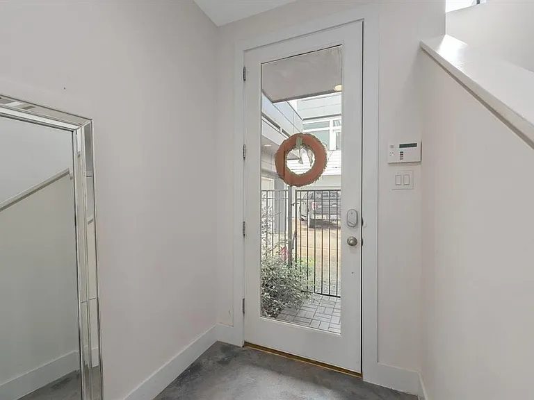 6127 Clyde St #B — Photo 5