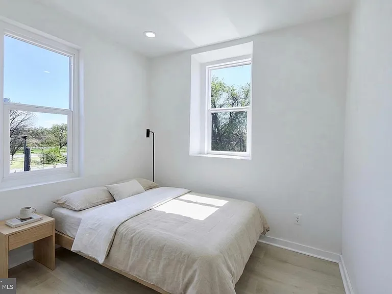 2330 Bryant Ave #4 — Photo 17