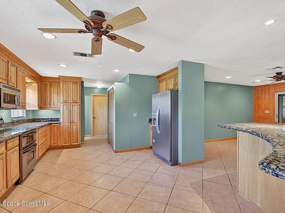 4th image of 6581 Hillside Ln
