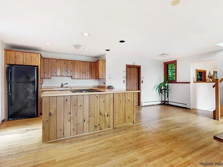 376 Abbey Rd — Photo 4