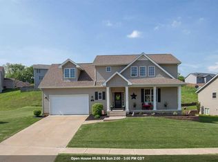 498 N 8th St, Le Claire, IA 52753