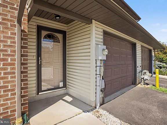 3rd image of 1122 Roosevelt Ct