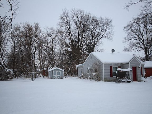 3rd image of 114 Lilly St SE