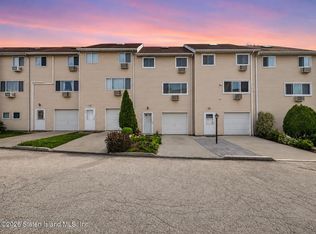 121 Clark Ln, Staten Island, NY 10304