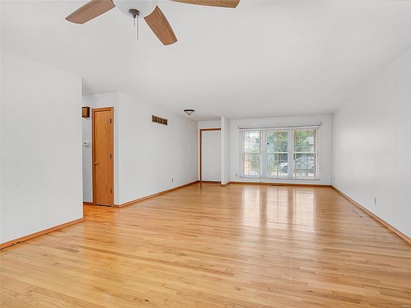 4th image of 2441 Crestline Dr