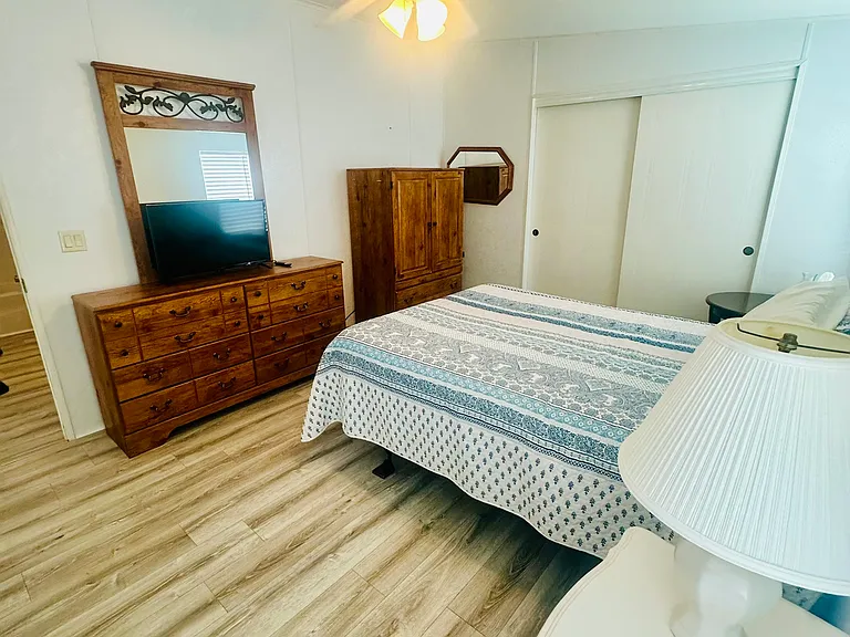 2305 Bay Dr — Photo 8