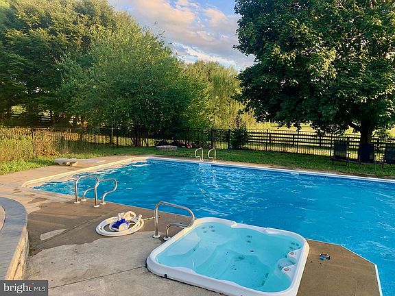 3rd image of 171 Laurel Grove Rd