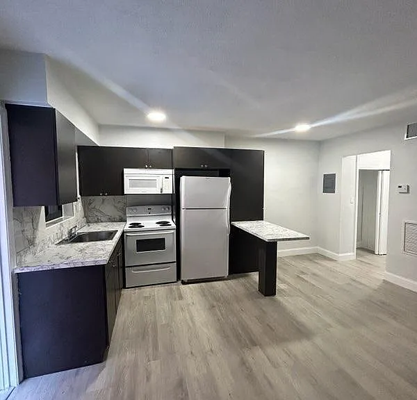 2545 Taft St #104 — Photo 9