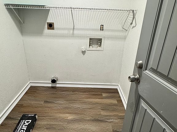 5th image of 8014 Chestnut Ash Dr