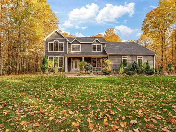 190 Huron Woods Dr, Marquette, MI 49855