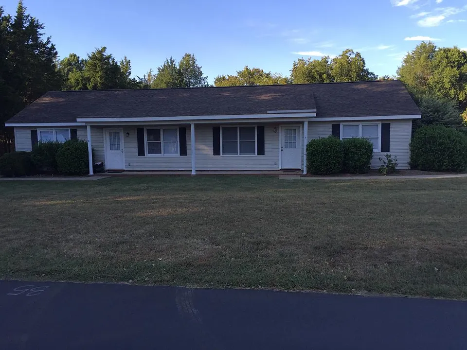 124 Foursquare Rd #A