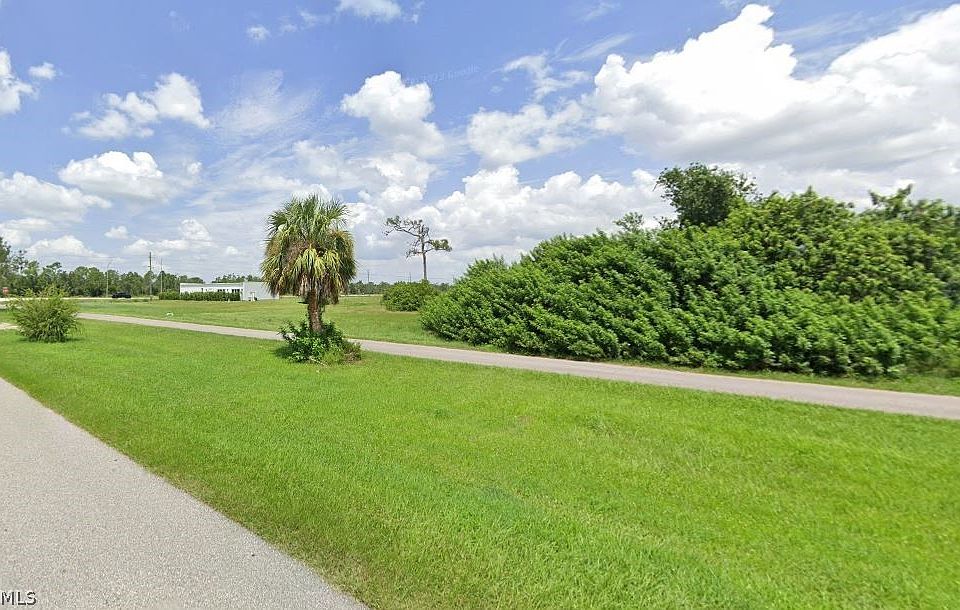 2nd image of 30041 Balsam Blvd