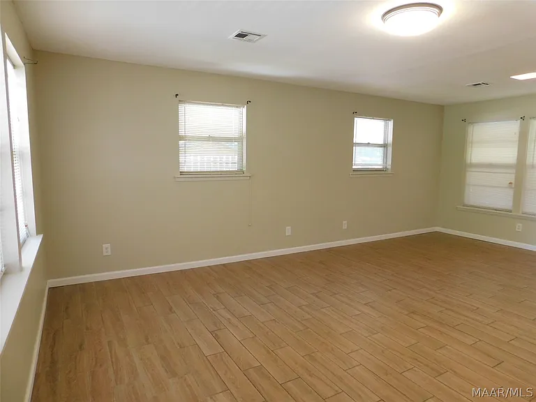 733 Gillespie St — Photo 3