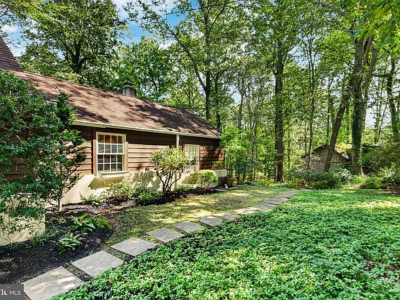 2nd image of 729 Timber Ln