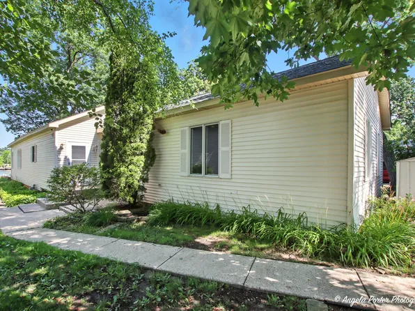1803 N Woodlawn Park Ave, McHenry, IL 60051