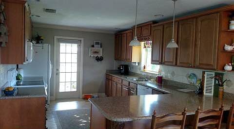4th image of 1401 Dozier Ave