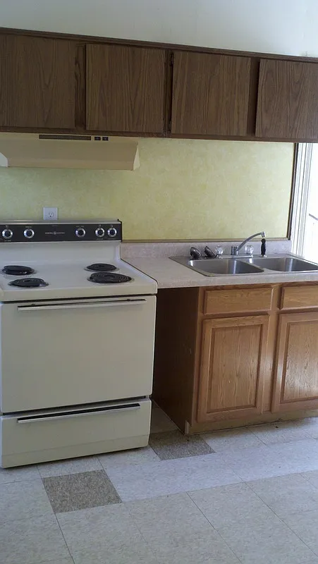 731 Broadway St — Photo 4