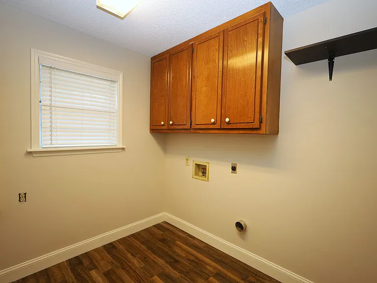 326 Jennifer Cir — Photo 12
