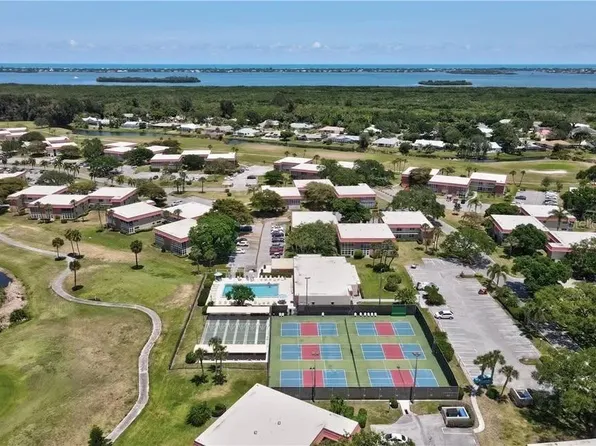 94 Spring Lake Dr, Vero Beach, FL 32962