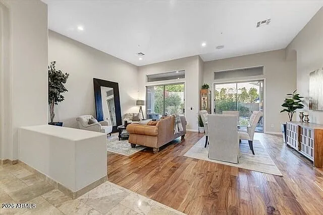 3 bed, 2.5 bath, 2835 sqft, $7,900 — Photo 2