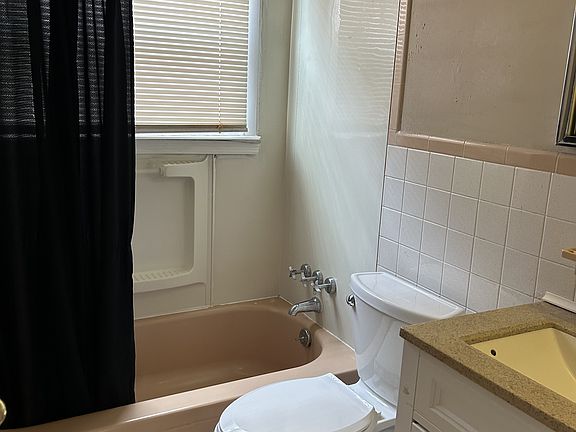 5th image of 8 N Sacramento Ave Unit A9