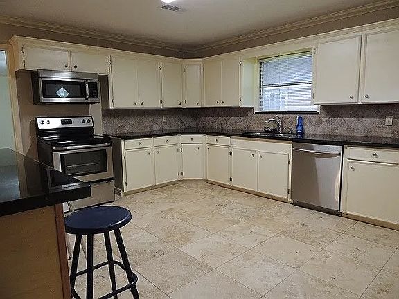 3rd image of 619 N 15th St