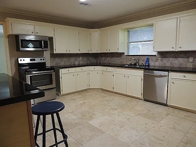 619 N 15th St — Photo 3
