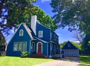 560 Hicksville Rd, Massapequa, NY 11758