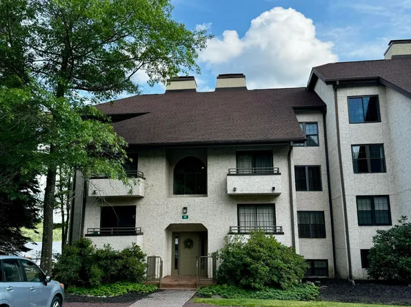 45 Midlake Dr #202, Lake Harmony, PA 18624