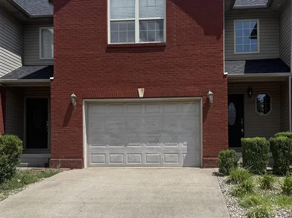 157 Twin Lakes Dr, Vine Grove, KY 40175
