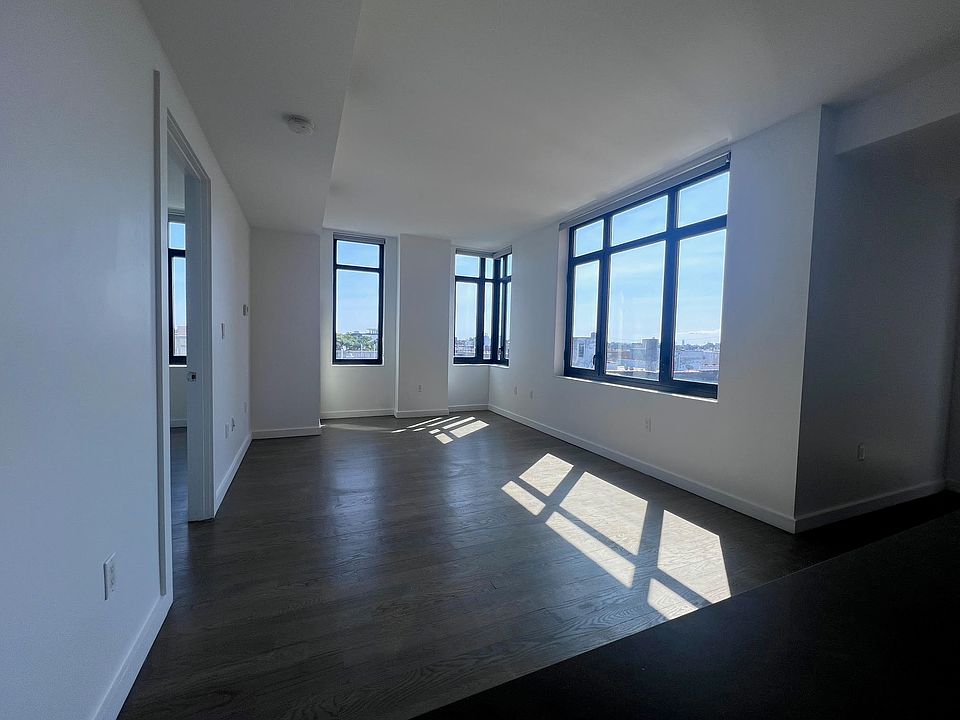 1st image of 123 Parkside Ave #8S