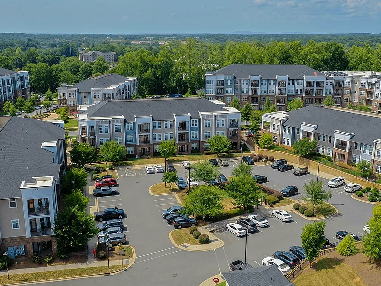Holly Crest Apartments — Photo 52