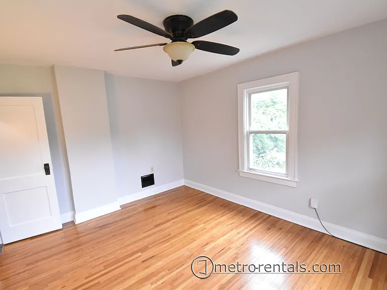 238-240 W Pacemont Rd — Photo 28