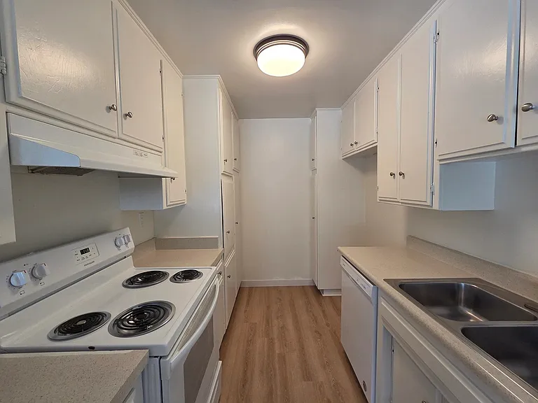 5230 Newcastle Ave #134 — Photo 3
