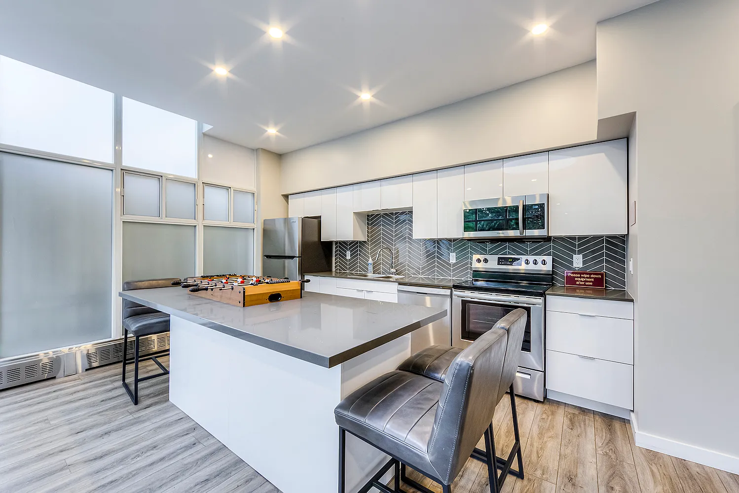 1130 Queens Ave #862573 photo 1