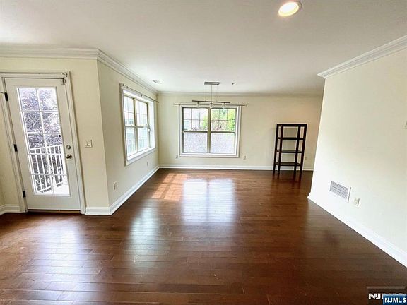 5th image of 1625 Paterson Plank Rd APT 18