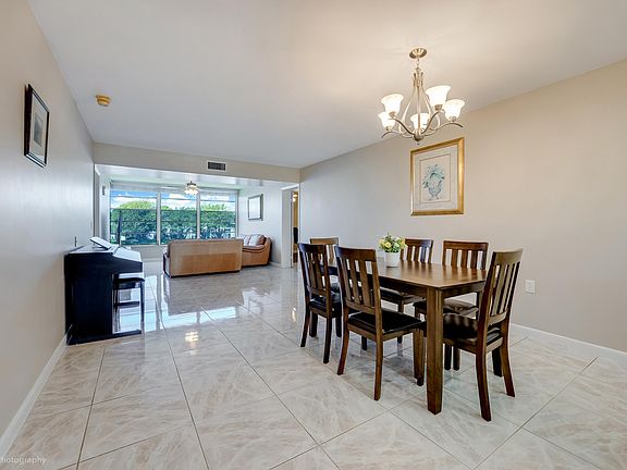5th image of 1528 Whitehall Drive #303