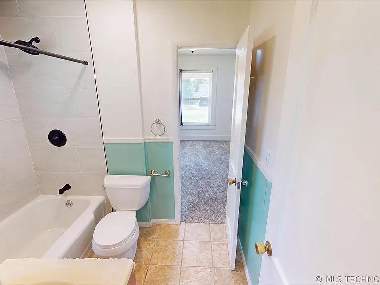 916 N Wilson Ave — Photo 12