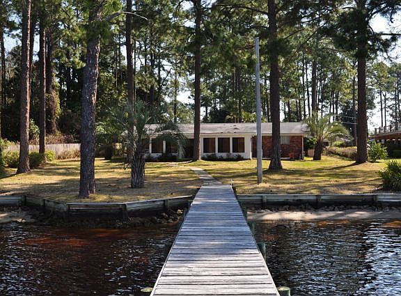 5th image of 834 Plantation Dr