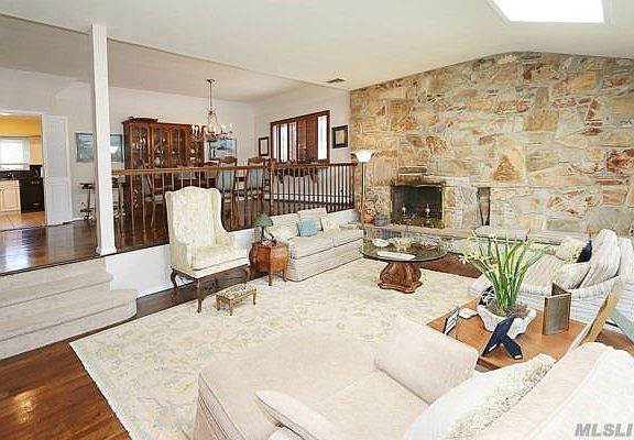 3rd image of 959 Glenridge Ave