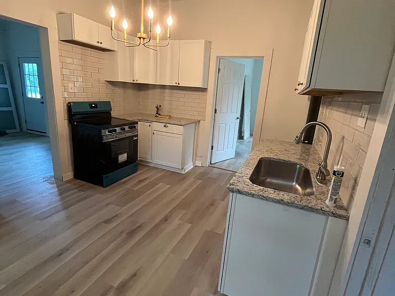 32 Ames St — Photo 6