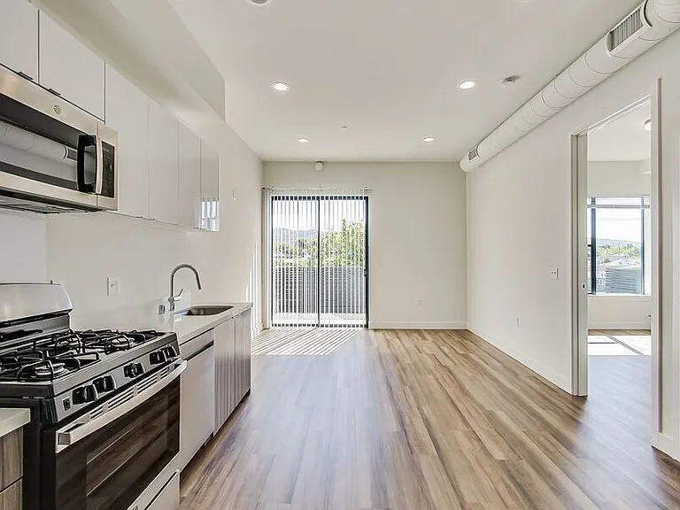 950 Lofts — Photo 60