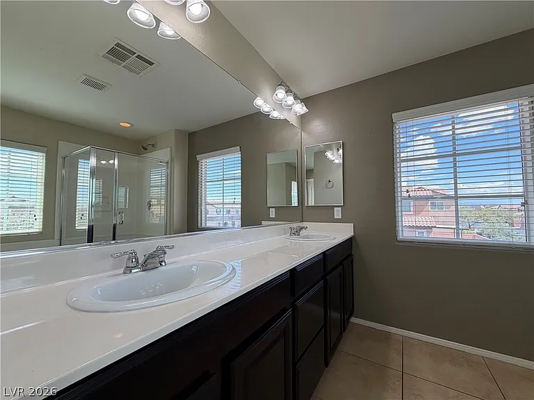 8323 Rygate Ave — Photo 15