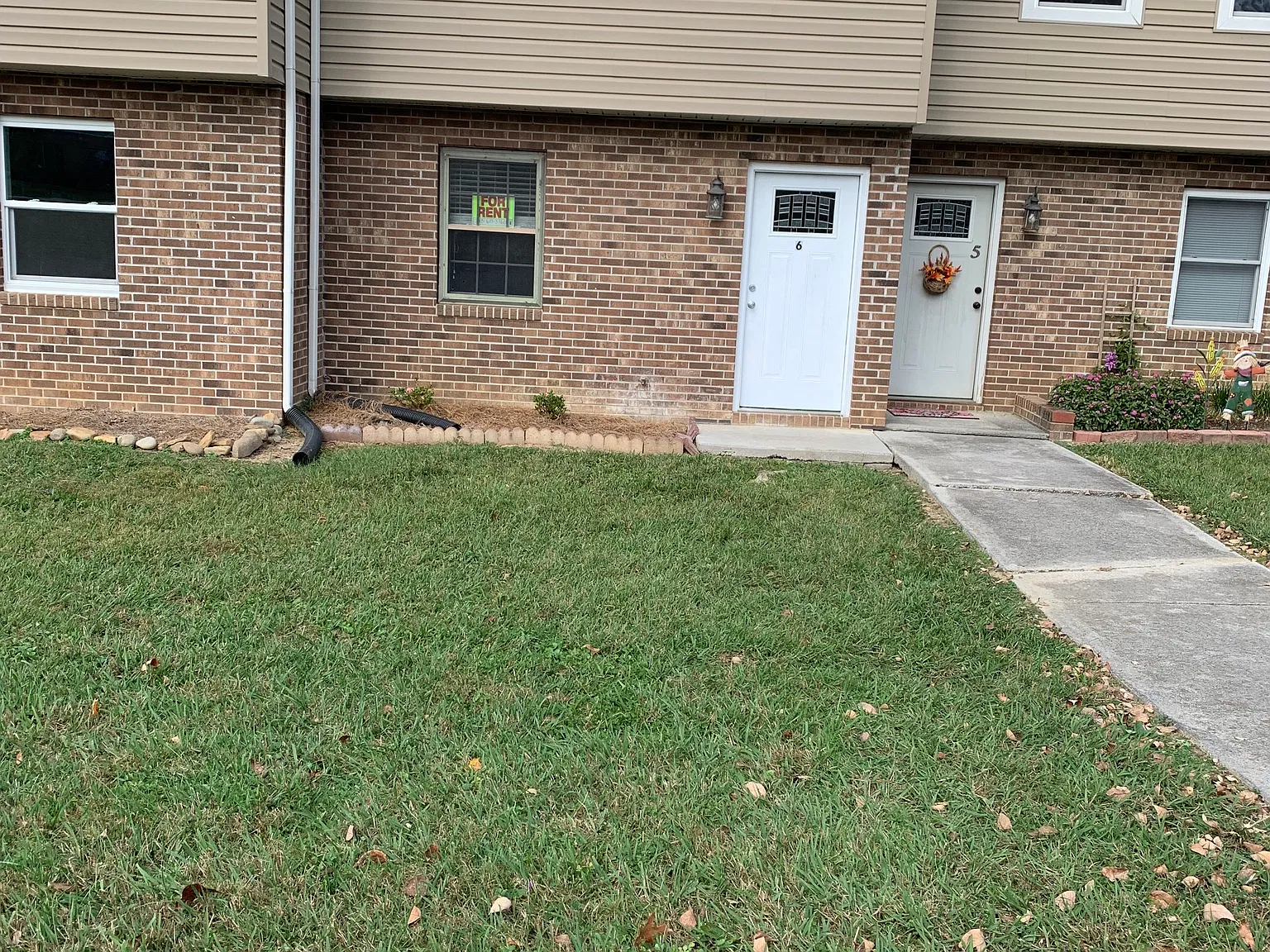 2 bed, 1.5 bath, 1000 sqft, $1,600 — Photo 3