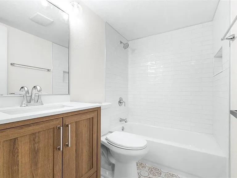 4606 W Gray St #107 — Photo 14