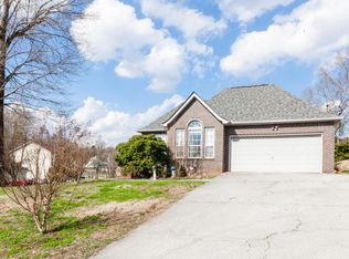 200 Parrot Ln, Clinton, TN 37716