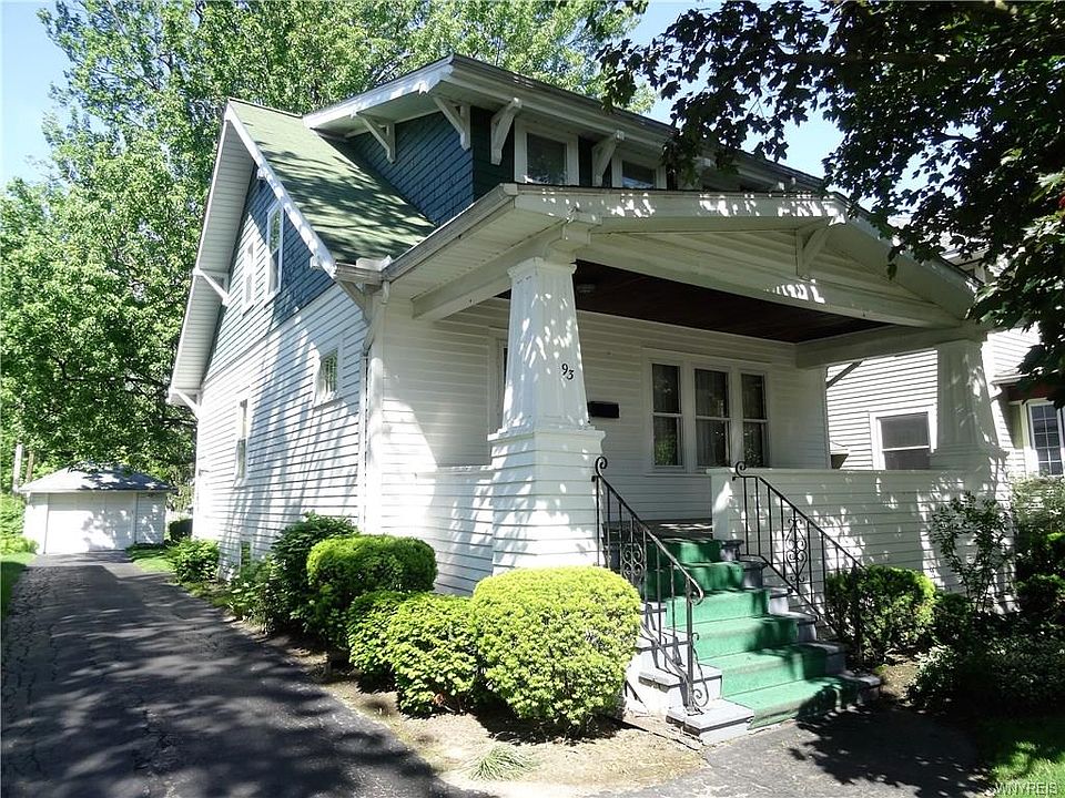 1st image of 93 Elmwood Park W
