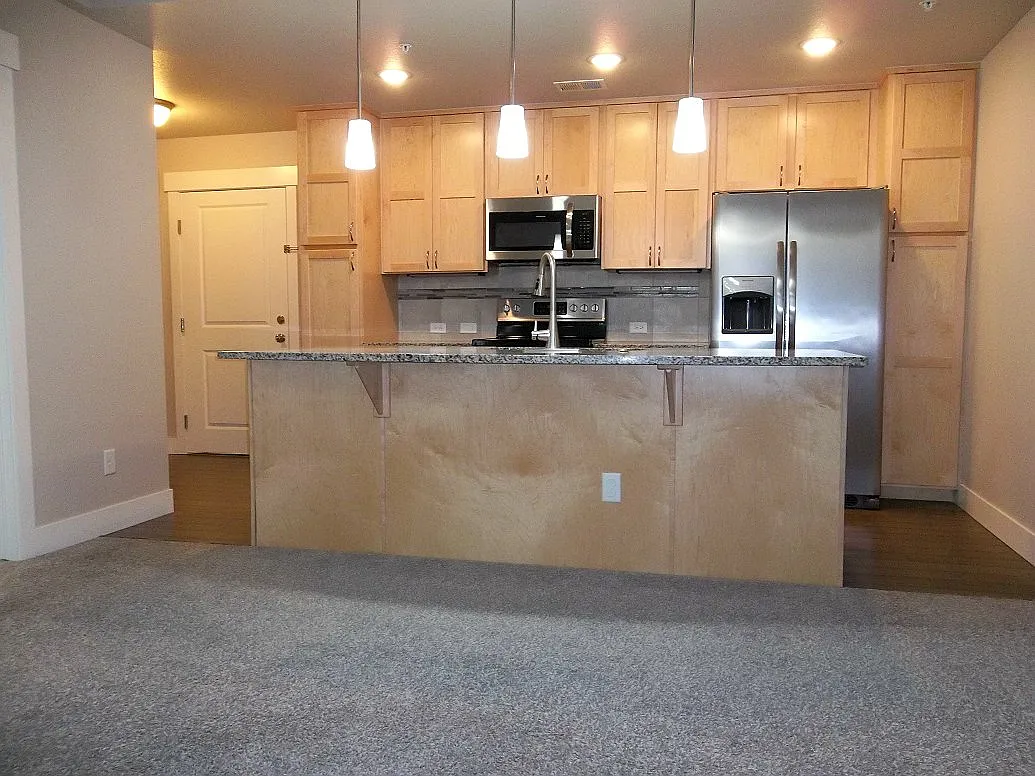 2 bed, 1006 sqft, $2,300 — Photo 2